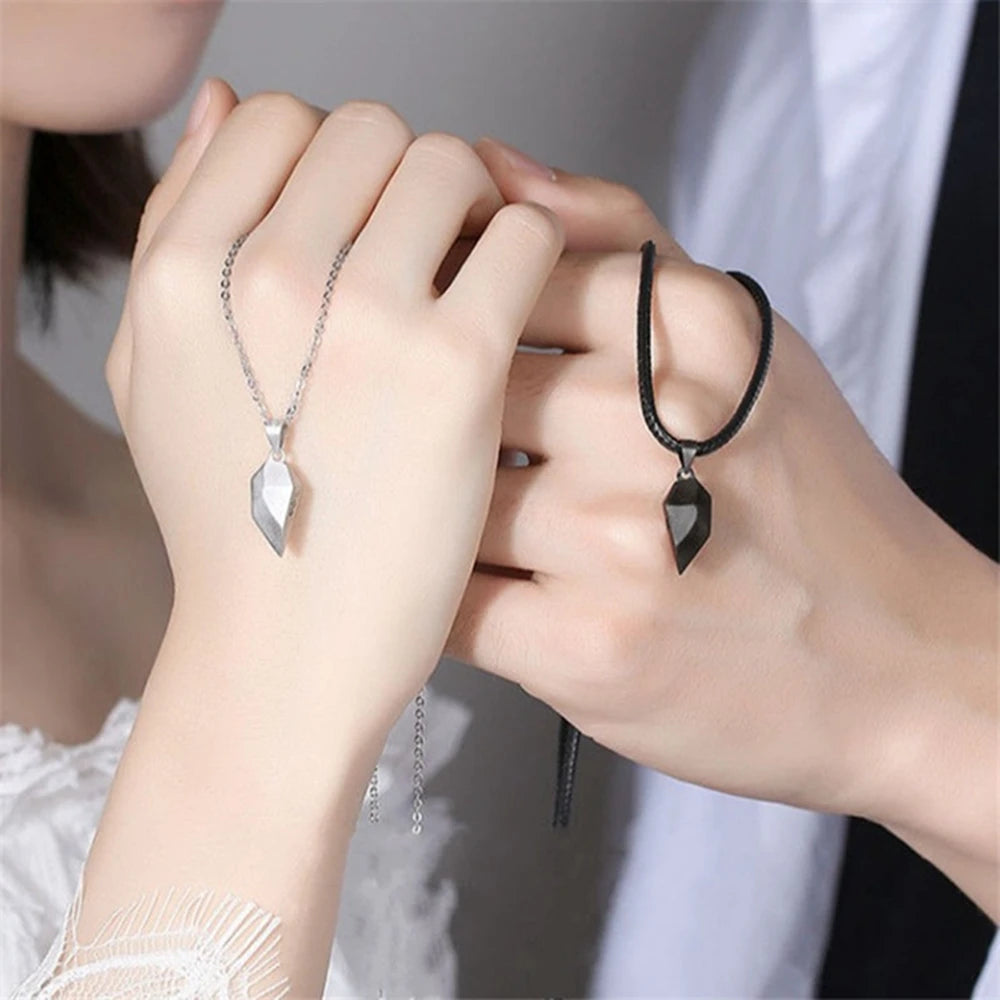 Collier pendentif couple simple de bonne qualité électrocardiogramme, cœur magnétique, collier pendentif épissage cadeau de Saint Valentin